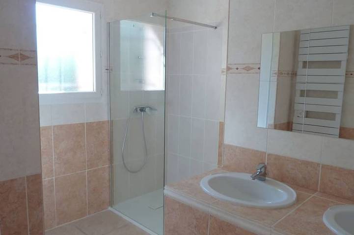 Location de vacances pour 8 personnes, avec terrasse et jardin à Vacquières - 3