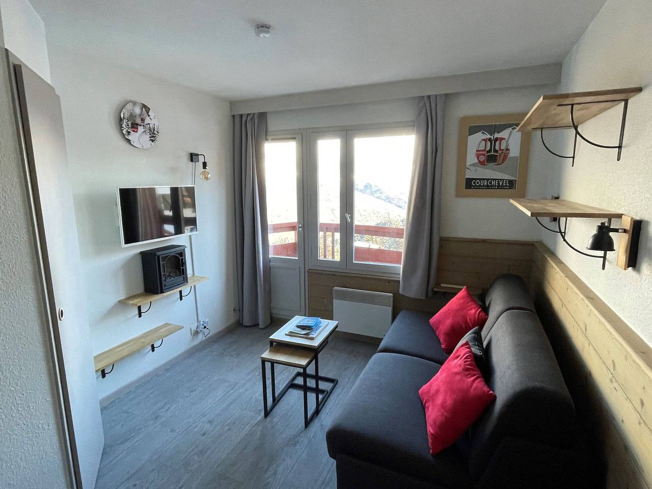 Ganze Wohnung, Charmante 2-Zimmer Wohnung, nah an Annehmlichkeiten, Haustiere erlaubt, Wlan, Balkon in La Tania, La Perrière