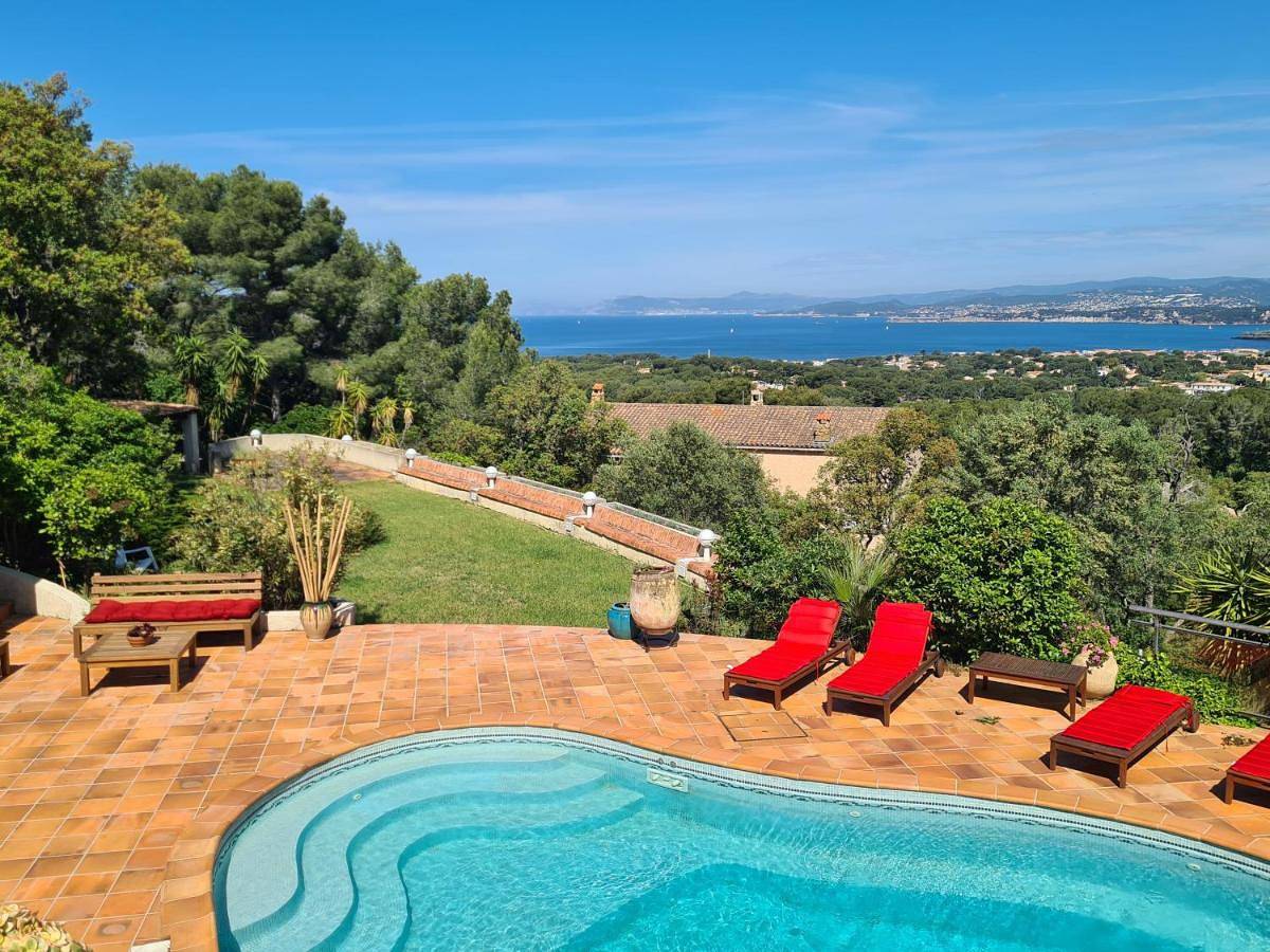 King Room with Sea View in Six-Fours-les-Plages, Côte méditerranéenne (France)