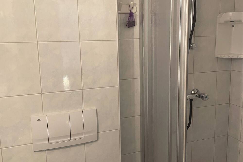 Doppelzimmer Stieflberg mit Dusche Toilette und Frühstück in Stall, Bezirk Spittal an der Drau