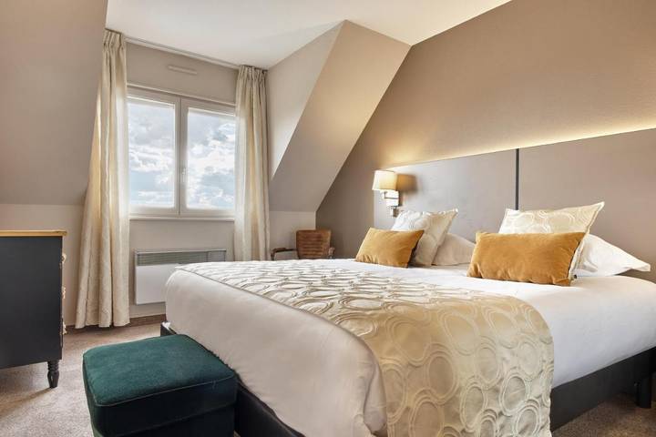 Hôtel pour 4 personnes, avec Terrasse ainsi que Jardin et Vue