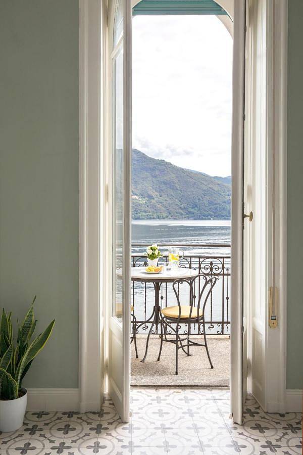 Appart’hôtel pour 4 personnes, avec balcon et vue ainsi que jardin et vue sur le lac