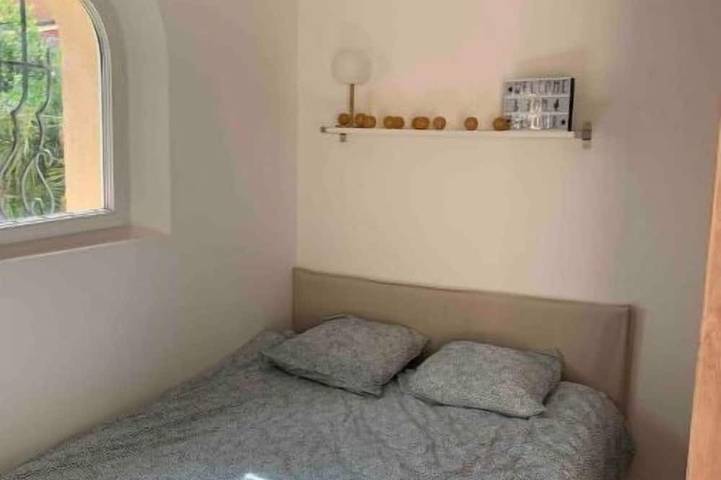 Gîte pour 4 personnes, avec piscine ainsi que jardin et terrasse à Roquefort-les-Pins - 3