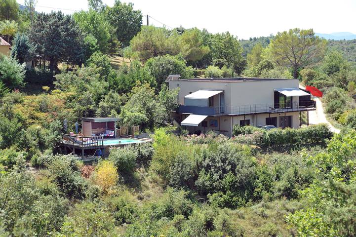 Gîte pour 4 personnes, avec Piscine à Grospierres