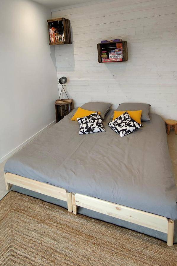 Location de vacances pour 4 personnes, avec piscine ainsi que vue et jardin à Saint-Étienne-de-Fontbellon - 3