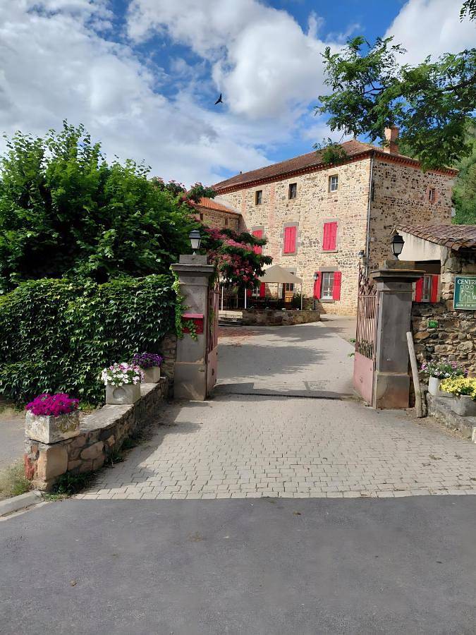 Gîte pour 3 personnes, avec jardin dans Saint-Gervazy