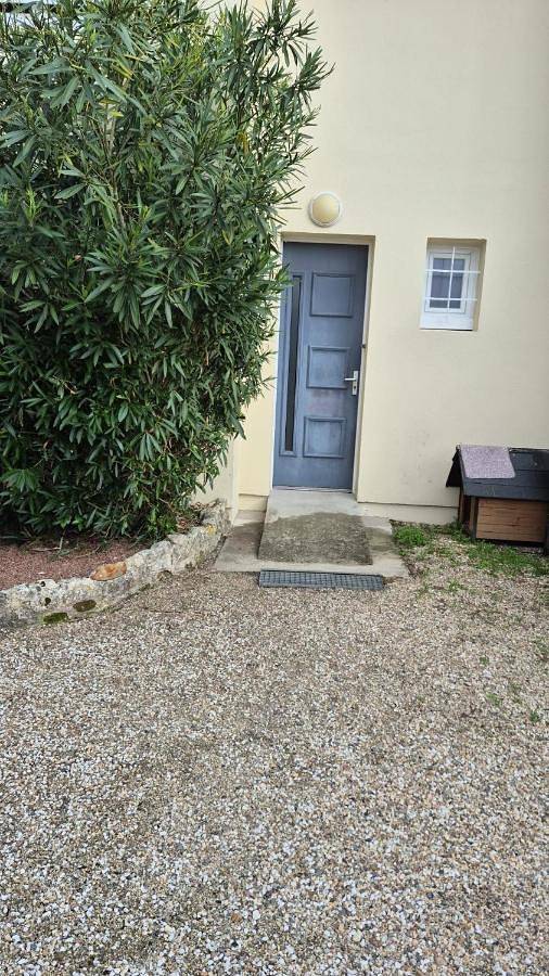 Location de vacances pour 6 personnes, avec Terrasse et Jardin ainsi que Piscine et Vue à Saint-Médard-de-Guizières - 2