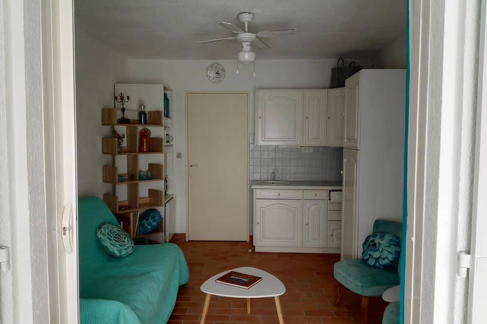 Geheel appartement, \"Alienor\", charmant klein appartement in het dennenbos op 120 m van het strand in La Nartelle, Sainte-Maxime