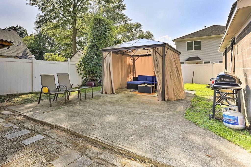8 Mi to Metlife Stadium: Pet-Friendly Home w/ Yard in Teaneck Township, Bergen County