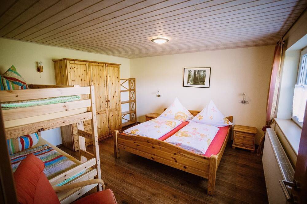 Ganze Wohnung, Gemütliche Ferienwohnung für bis zu 4 Personen in Haundorf, Fränkisches Seenland