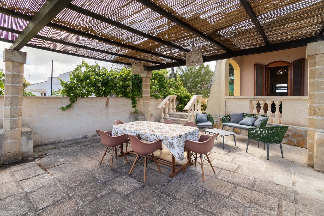 Appartement entier, Appartement 'Appartamento Rosa' avec vue sur la mer, terrasse privée et Wi-Fi in Marina Serra, Tricase