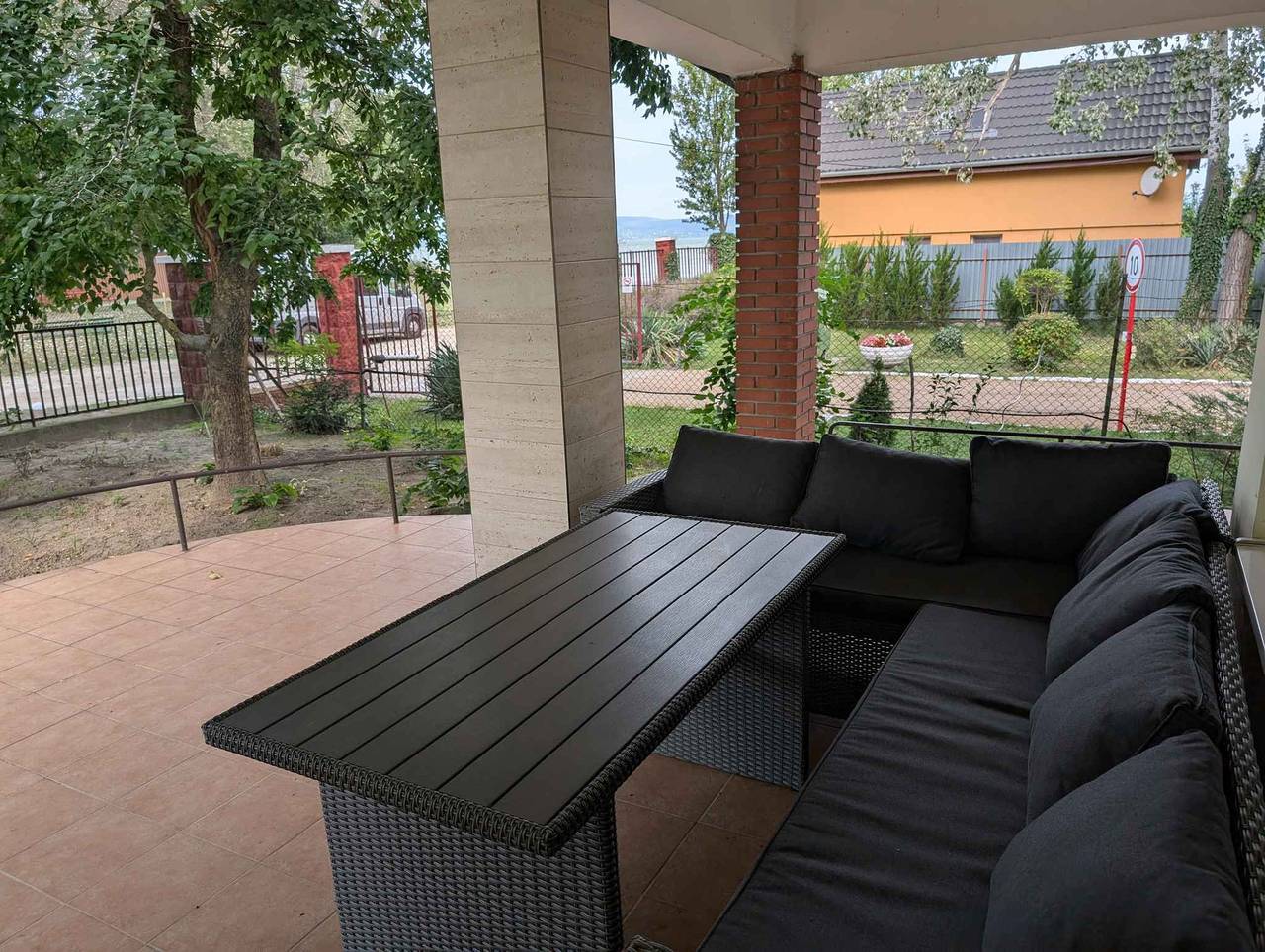 Ganze Ferienwohnung, Ferienwohnung mit großer Terrasse und Panorama auf dem See  in Balatonlelle, Plattensee Südufer