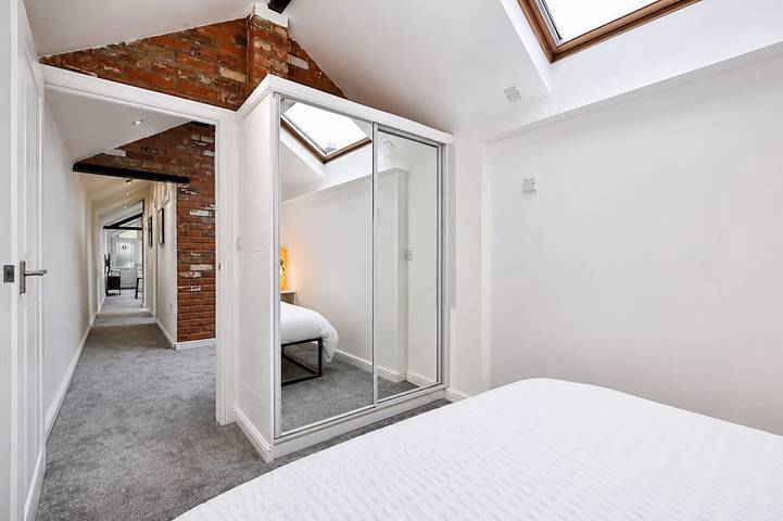 Bright And Airy Cottage Close To Salisbury Centre in Salisbury, Wiltshire