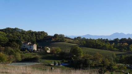 Gîte pour 8 personnes, avec jardin ainsi que vue et piscine à Gaudiès