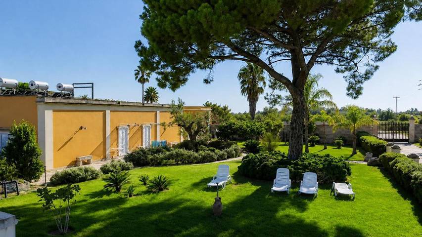 Maison de campagne pour 4 personnes, avec Terrasse ainsi que Jardin et Vue à Calimera