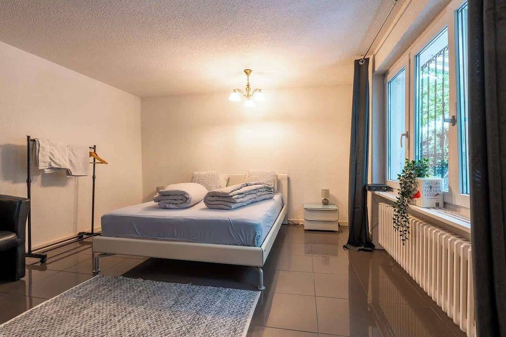 Sunny Garden Access in Zürich in Zurich, Zurich district