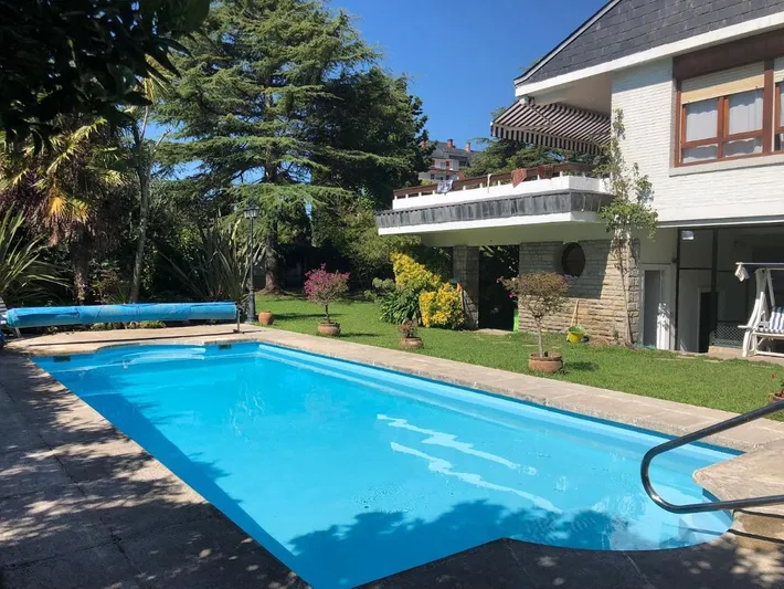 Ferienhaus für 12 Personen, mit Ausblick und Garten sowie Pool - 1