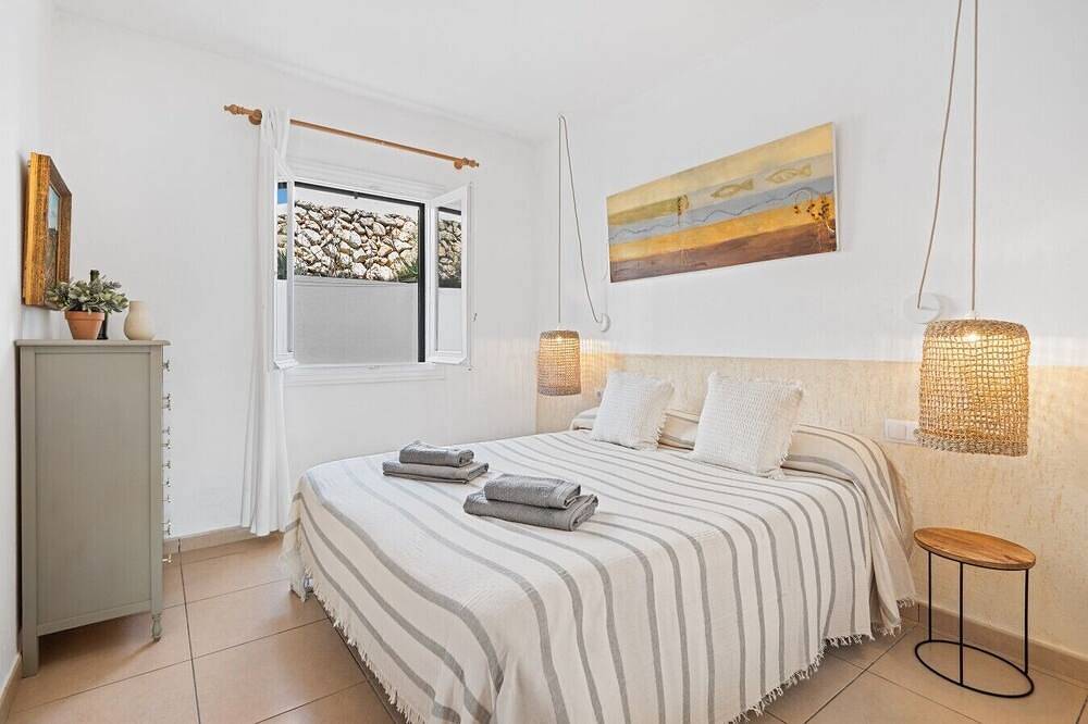 Apartamento entero, Apartment with 3 Bedroom - great seaview in Fornells, Es Mercadal