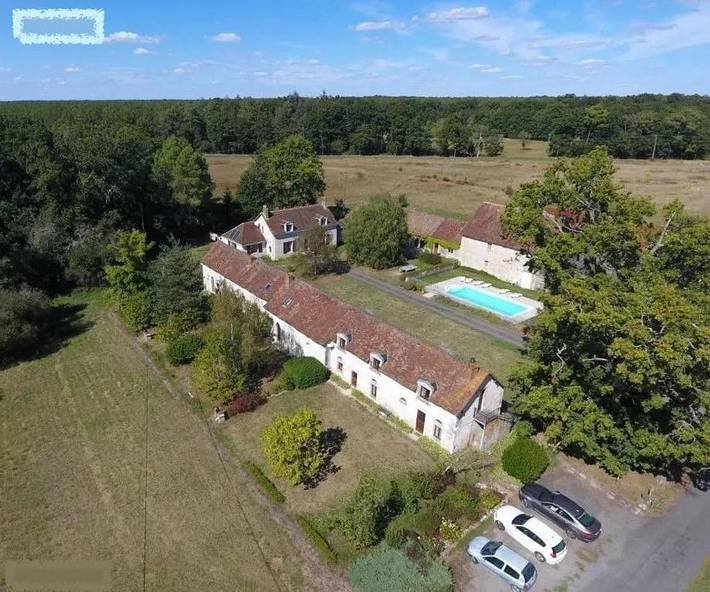 Gîte pour 5 personnes, avec vue ainsi que piscine et jardin à Oyré