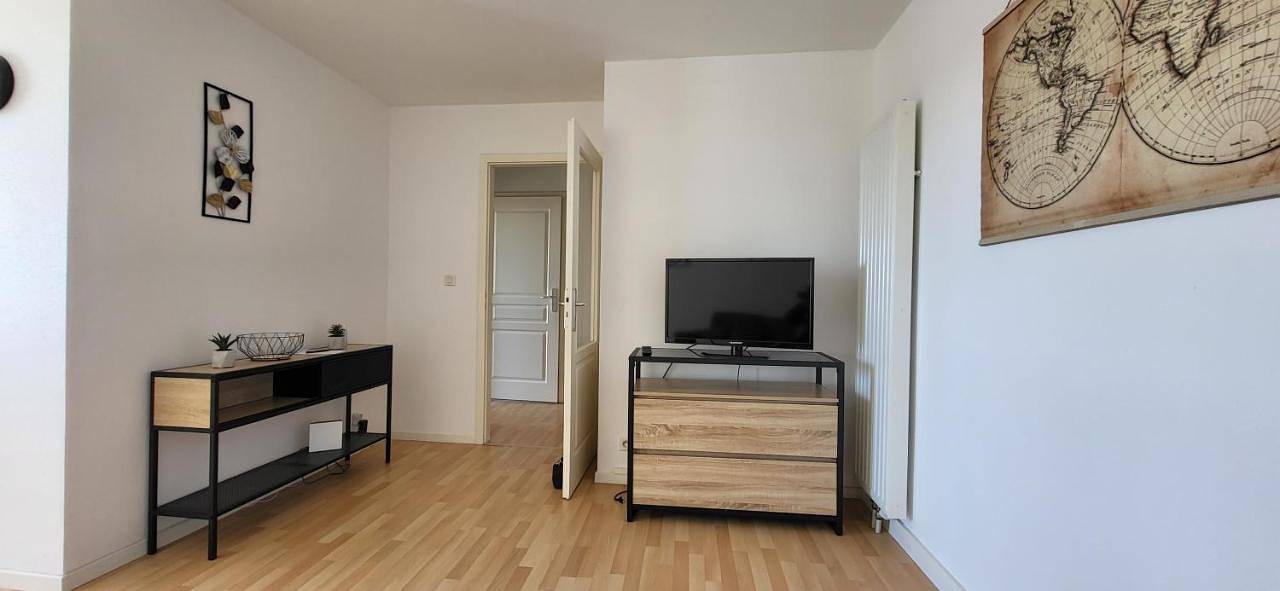 Appartement entier, One-Bedroom Apartment in Luxeuil-les-Bains, Haute-Saône