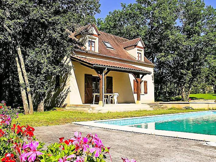 Location de vacances pour 6 personnes, avec Terrasse ainsi que Jardin et Piscine à Salviac