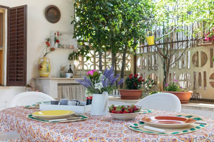 Apartamento entero, Appartamento 'Villa Rosa, Relax Place' con vistas al mar, Wi-Fi y aire acondicionado in Conversano, Region de Bari