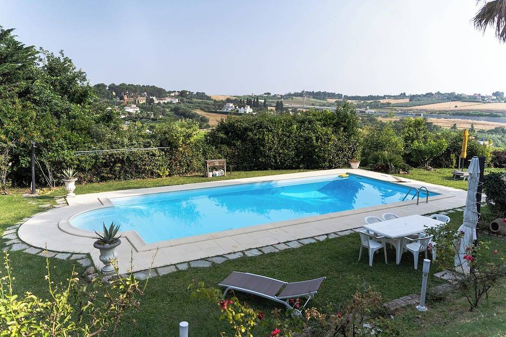 Relais completo con dos alojamientos, en las colinas entre Misano y Riccione in Misano Adriatico, Provincia de Rimini