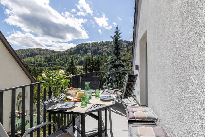 Appartement entier, Appartement « Zuhause Auf Zeit » : vue montagne, terrasse privée et Wi-Fi in Albstadt, Neckar-Alb