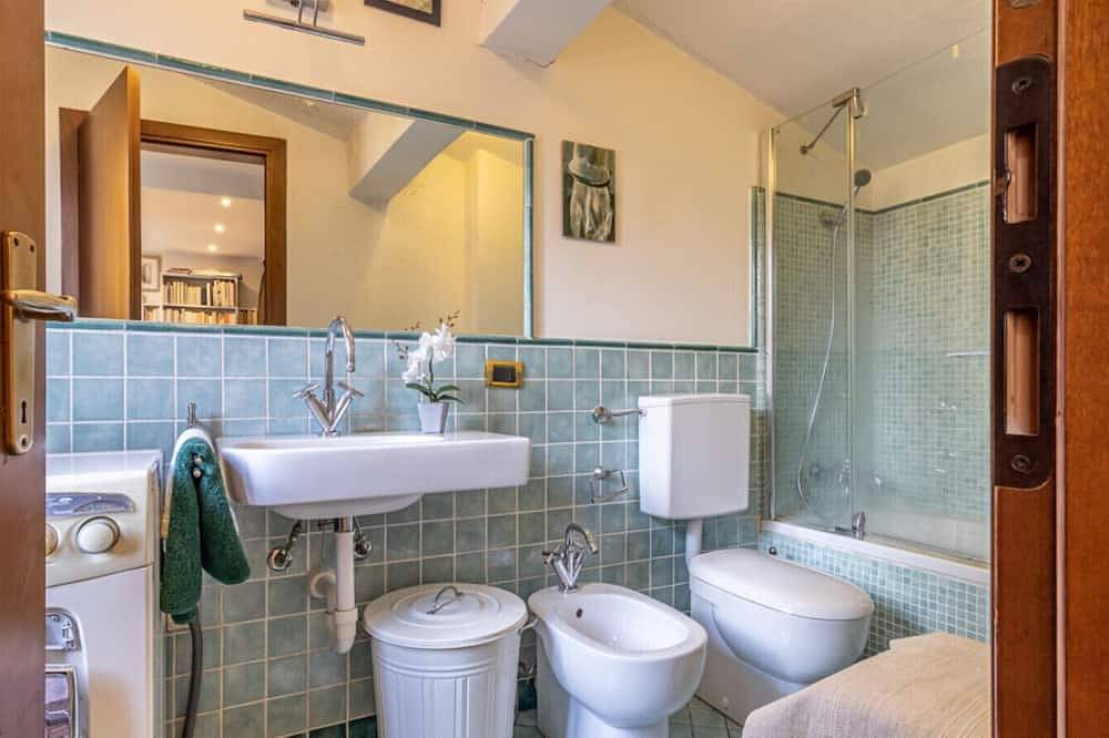 Entire apartment, Mono Livi 35 - Affitti Brevi Italia in Modena, Modena Province