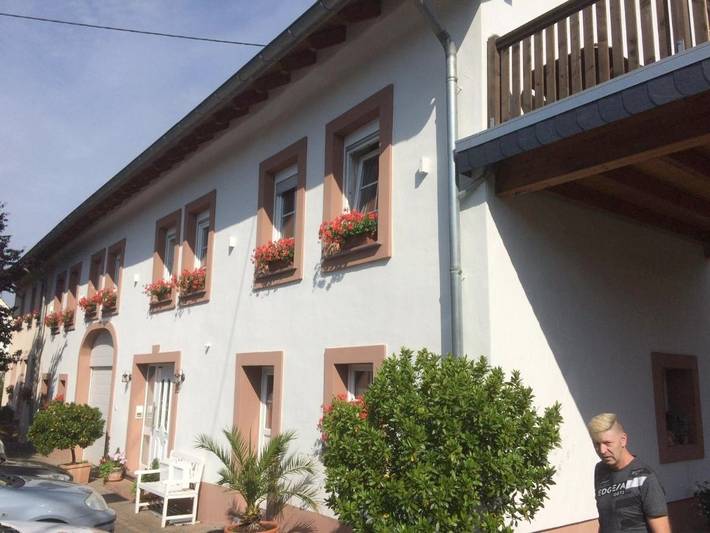 Ferienwohnung für 5 Personen, mit Terrasse und Garten sowie Sauna und Ausblick in Serrig
