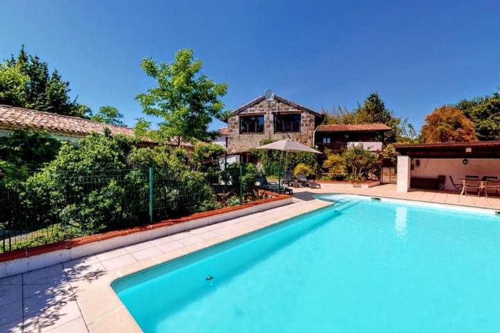 Maison de vacances pour 6 personnes, avec vue ainsi que jardin et piscine, adapté aux familles