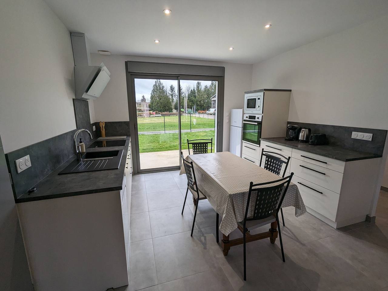 Maison rénovée avec jardin et parking, proche Orléans, animaux acceptés in Épieds-en-Beauce, Vallée de la Loire