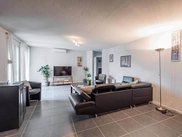 Location de vacances pour 8 personnes, avec vue ainsi que piscine et terrasse, animaux acceptés à Oupia - 4