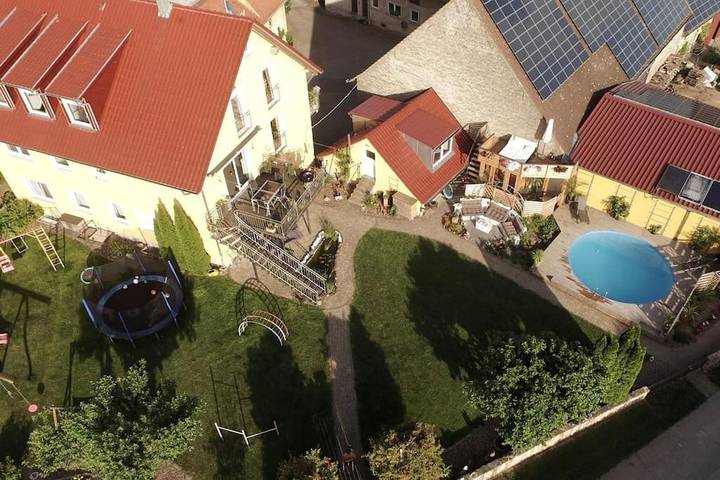 Ferienwohnung für 6 Personen, mit Ausblick und Sauna sowie Garten und Pool in Gaukönigshofen