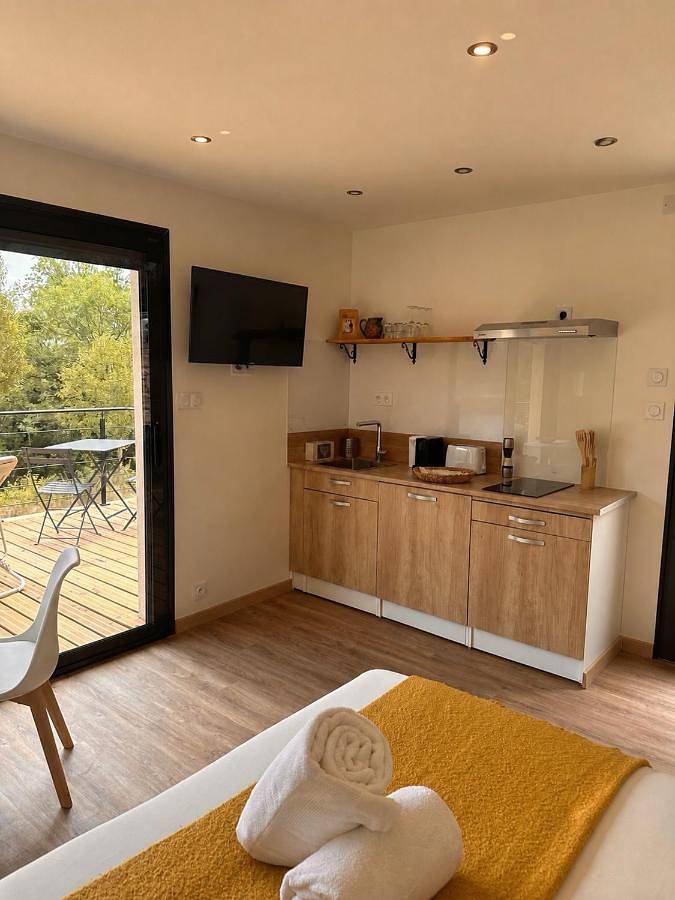 Location de vacances pour 2 personnes, avec vue et jardin, animaux acceptés à Saint-Martin-Labouval - 3