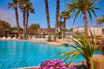 Gîte pour 6 personnes, avec piscine et jardin, animaux acceptés dans Vias Plage