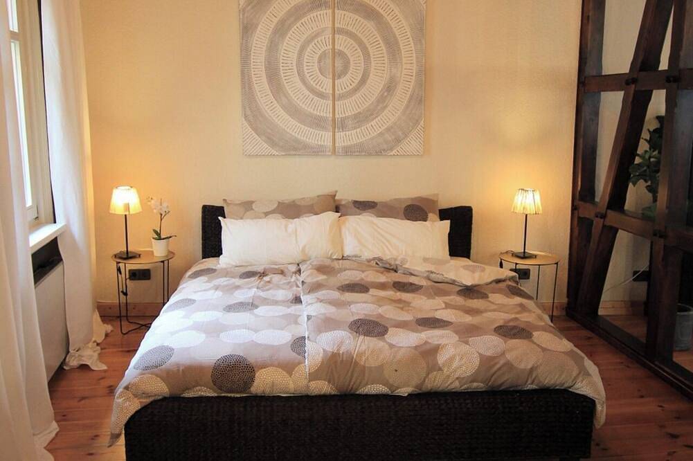 Ganze Wohnung, Das grosszügige Apartment \"Heimatnest\" erstreckt sich mit ca. 80 qm2 über das ganze erste Stockwerk des Hauses und bietet Platz für 2 Personen. Die Ausstattung vereint moderne und traditionelle Einrichtungselemente und ist eine Hommage an das e... in Bad Ems, Lahn-Taunus