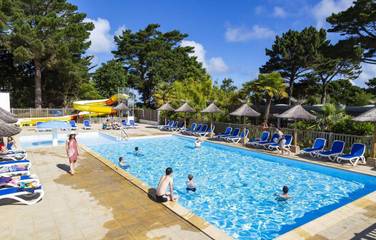 Gîte pour 4 personnes, avec piscine et terrasse dans Plage Kermagen