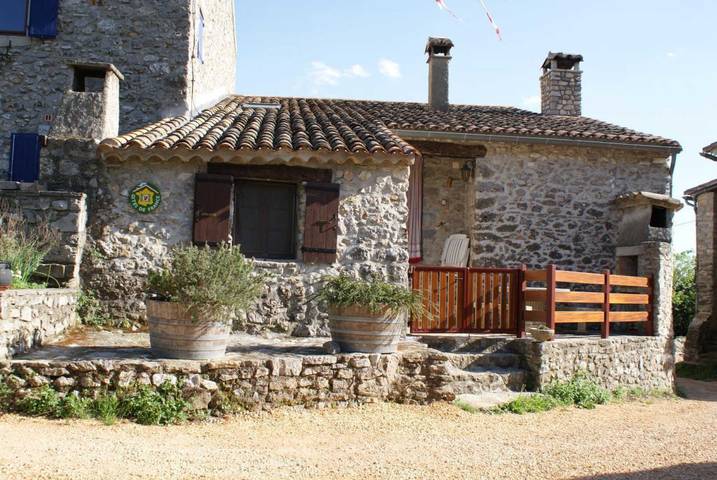 Gîte pour 4 personnes, avec piscine et terrasse à Saint-André-de-Buèges