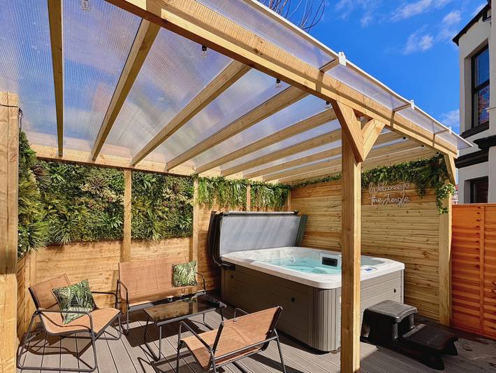 Cottage for 20 people in Llandudno