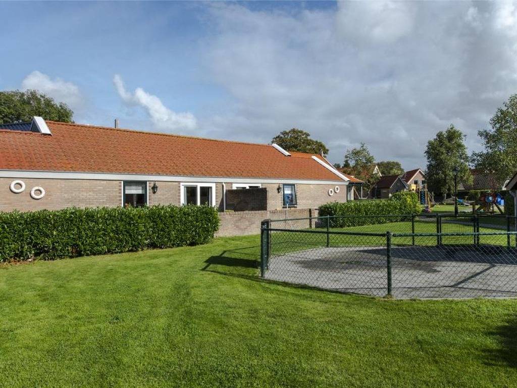 Ferienhaus in Nes mit Schwimmbecken in Nes, Westfriesische Inseln