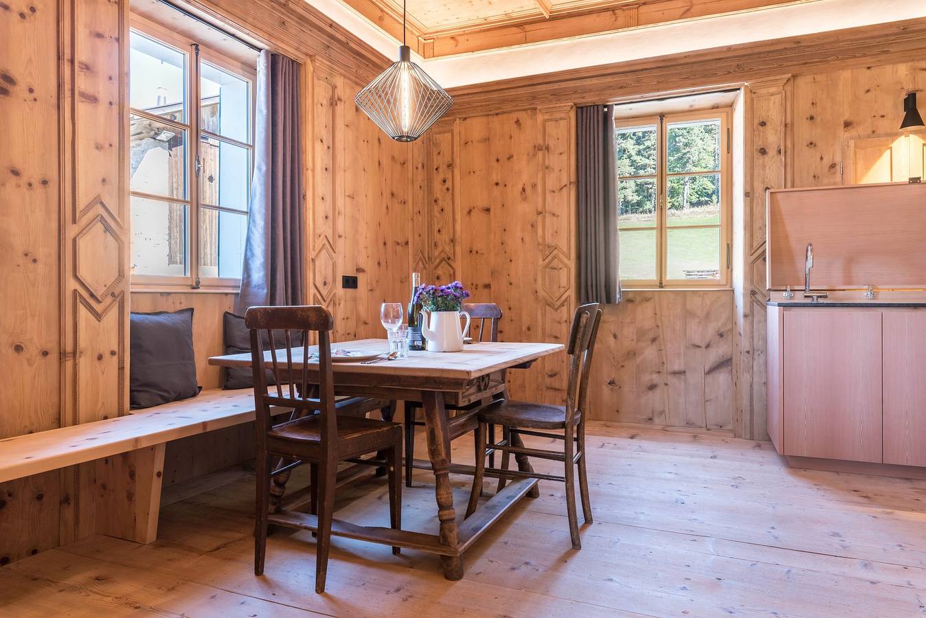 Ganze Wohnung, Ferienwohnung Hof im Thal Apt Zirbe mit wunderschönem Bergblick und Balkon  in Aldein, Südtirol