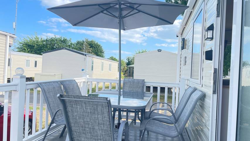 Lodge for 4 people, with terrace and garden as well as pool, with pets - 1