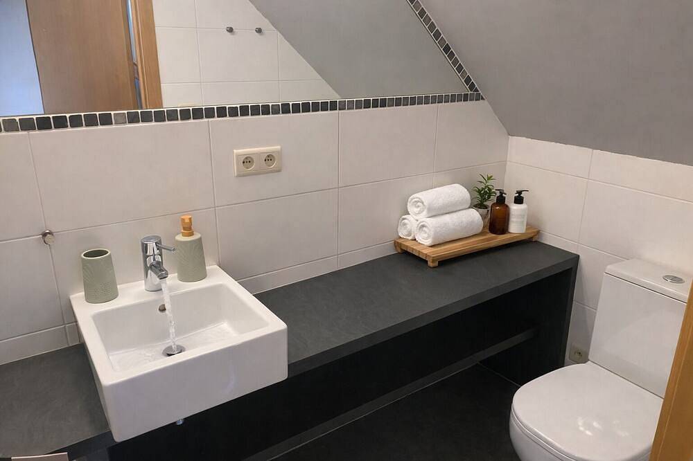 Le refuge de Séve: estate with games room and jacuzzi, ideal for families in Momignies, Hennegau