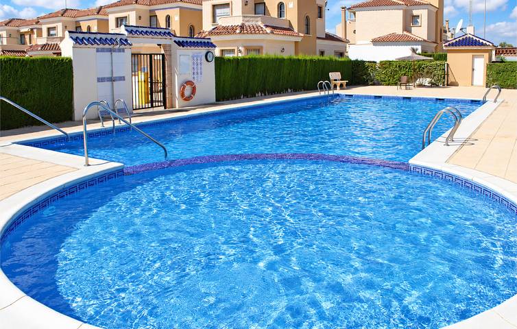 Olive Tree Apartment: Pool, Terrace & Parking in Playa Moncayo, Guardamar del Segura