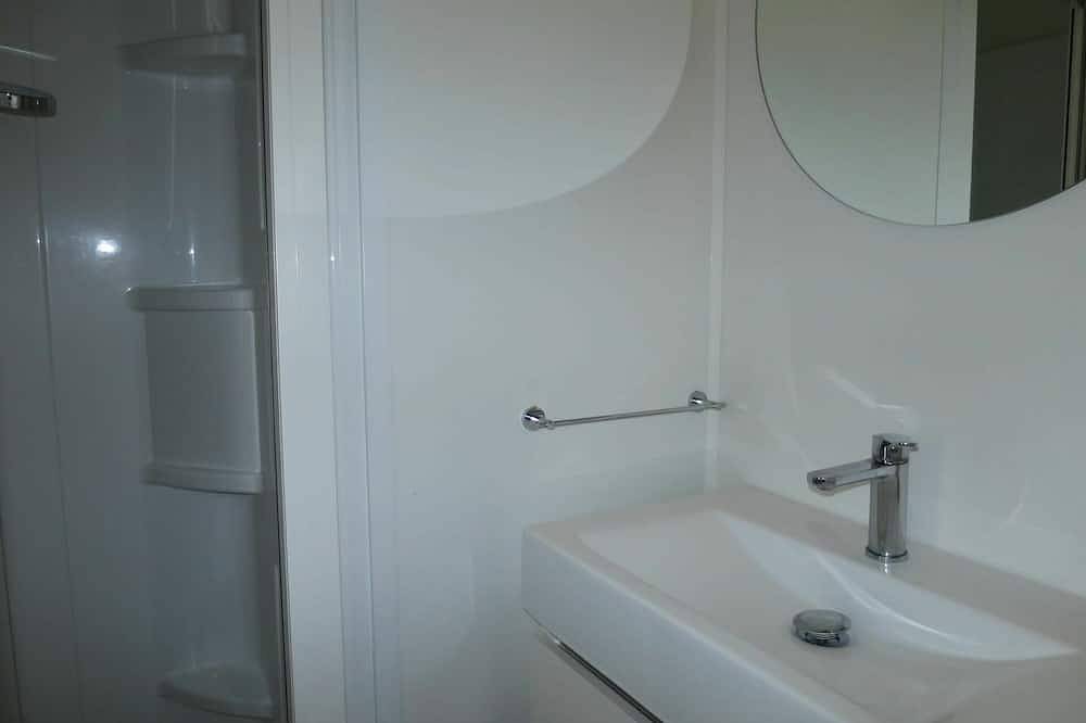 Precioso apartamento en villa para 6 personas con A/C, Wifi, piscina, Tv, patio y aparcamiento in Baia Domizia, Provincia de Caserta