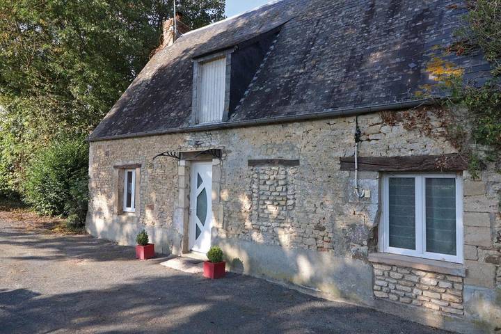 Gîte pour 5 personnes, avec terrasse et jardin, animaux acceptés à Neuvy-au-Houlme