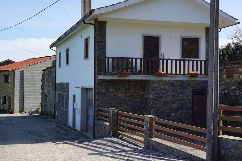 Two-Bedroom House in Montesinho