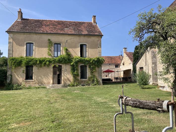 Gîte pour 10 personnes, avec jacuzzi à Touillon