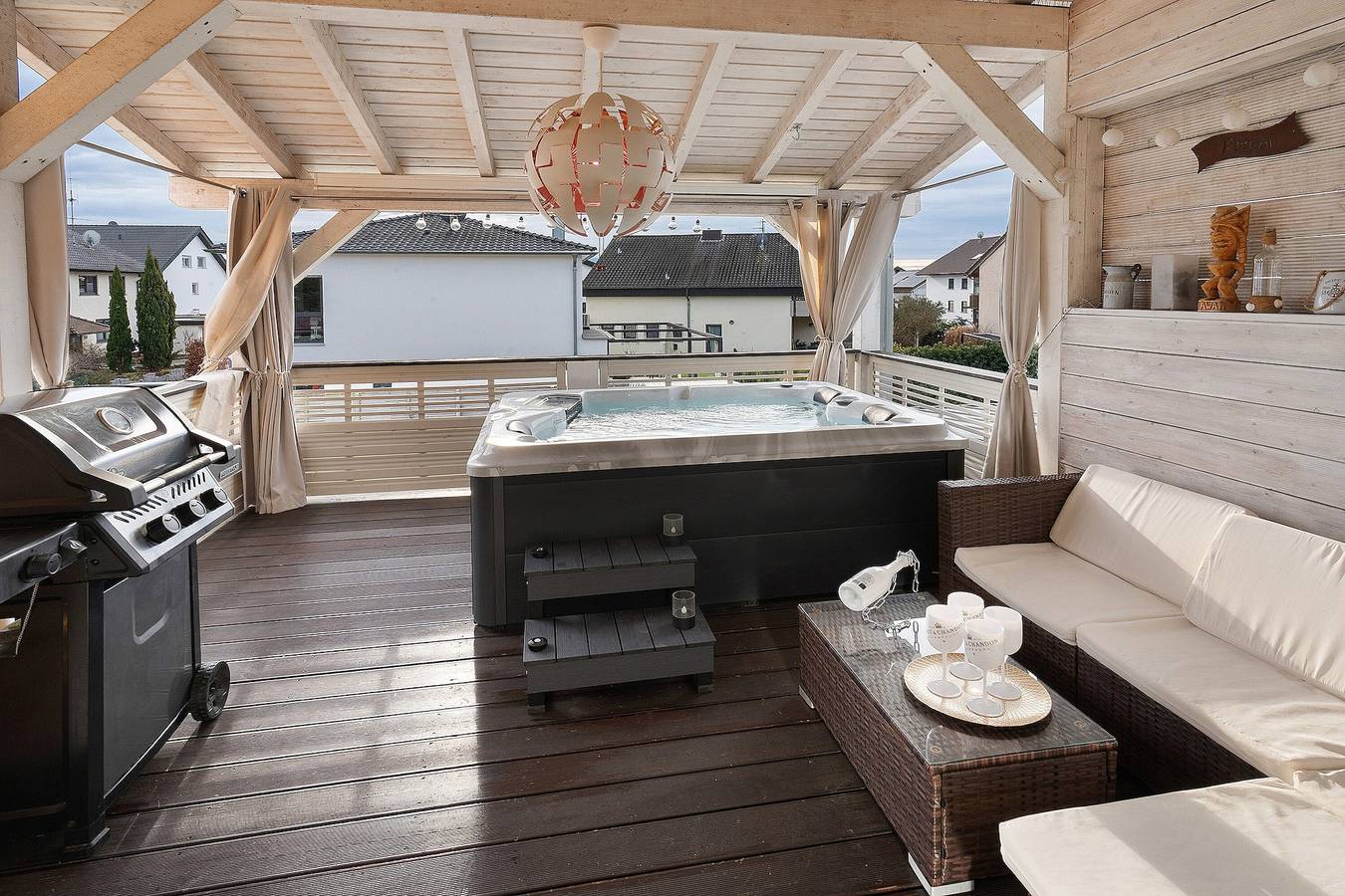 Apartamento entero, Apartamento "Evas Whirlpool Apartment en la Selva Negra" con terraza privada, wifi y aire acondicionado in Hügelsheim, Northern Black Forest